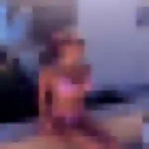 Oumou de Aunay-sous-Crécy, 22 ans - plan cul discret
