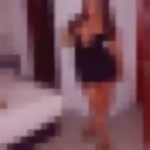 Coumba, 35 ans, connectée à Bayon-sur-Gironde pour une rencontre coquine