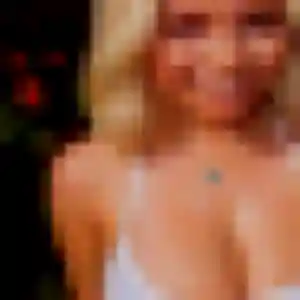 Adaeze, 33 ans, connectée à Brion pour une rencontre coquine