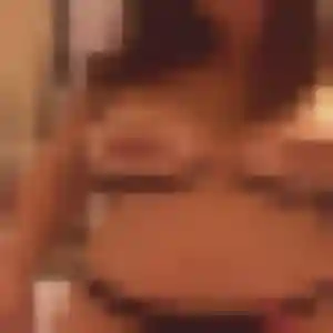 Ursule, 39 ans, disponible à Buc pour un plan cul