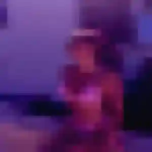 Charmante Ursule, 26 ans à Camiers - voir sa photo
