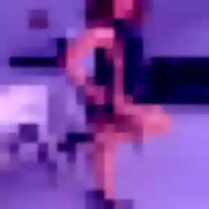 Kadja, 22 ans, connectée à Cardroc pour une rencontre coquine
