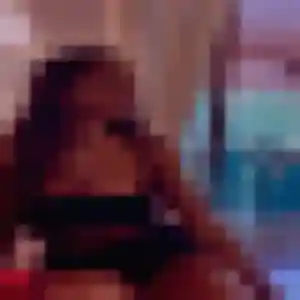 Photo de Solange à Carros (32 ans) - plan cul discret
