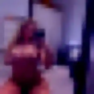 Belle Farida, 44 ans à Couches - voir sa photo