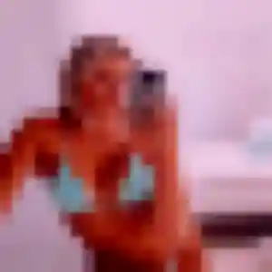 Hawa, 29 ans, connectée à Deauville pour une rencontre coquine