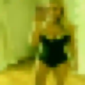 Adélaïde, 36 ans, dispo pour plan cul à Issé