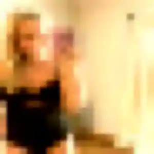 Rejoins Henriette, 30 ans à La Bâtie-Neuve en privé