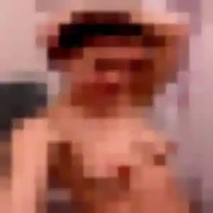 Noëlle, 42 ans, connectée à La Celle-Saint-Cyr pour une rencontre coquine