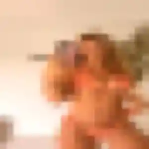 Photo de Latifa à La Ferté-Saint-Cyr (24 ans) - plan cul anonyme