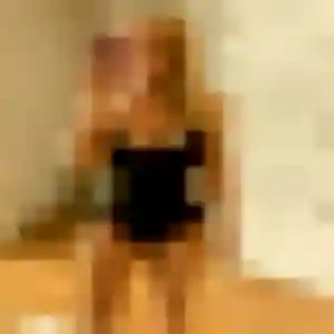 Xénia, 27 ans, dispo pour plan cul à Laroin