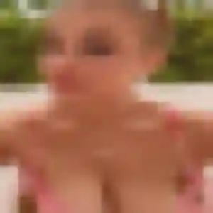 Contacte Adeline, 26 ans à Linselles en privé