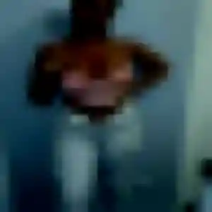 Photo exclusive de Nafi, 45 ans à Lougres - rencontre coquine