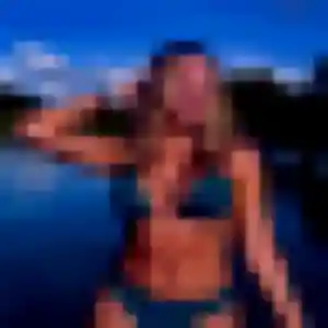 Rejoins Salma, 25 ans à Macey gratuitement