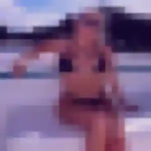 Yasmina, 23 ans, connectée à Mercurey pour un plan cul