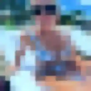 Capucine, 22 ans, connectée à Momères pour une rencontre coquine