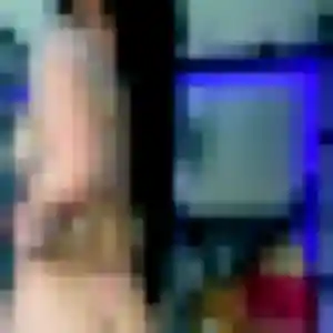 Joy, 22 ans, connectée à Montblanc pour une rencontre coquine