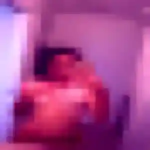 Charmante Laura, 28 ans à Pia - voir sa photo