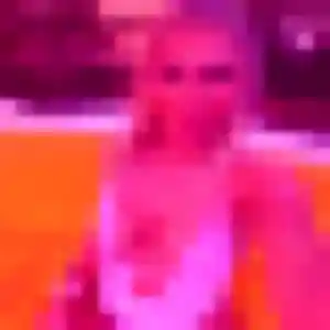 Rejoins Soraya, 27 ans à Pirou en privé