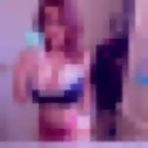 Stella, 35 ans, connectée à Plonéis pour une rencontre coquine