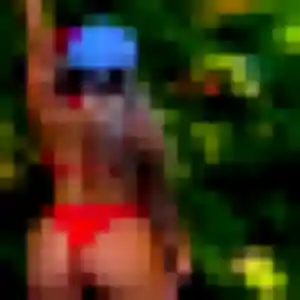 Salomé, femme de 38 ans cherche plan cul à Plounévez-Quintin