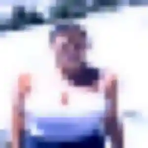 Esther, femme de 23 ans cherche plan cul à Riols