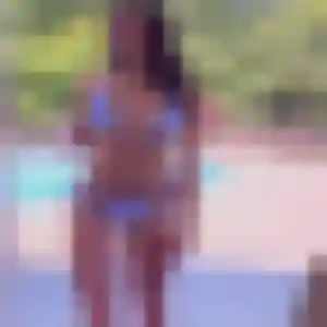 Hadija, 24 ans, en ligne à Saint-Benin-d'Azy pour une rencontre coquine
