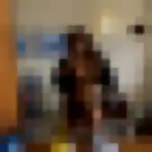 Photo de Malika à Saint-Christophe-sur-Dolaison (36 ans) - plan cul sans inscription