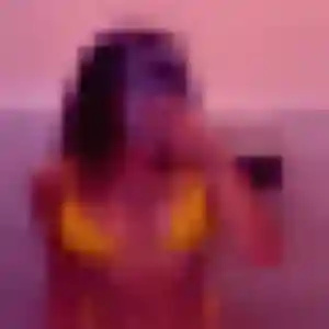 Shanelle (23 ans) à Saint-Jean-le-Vieux propose une rencontre rapidement