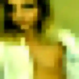 Adeola, 25 ans, connectée à Saint-Juéry pour une rencontre coquine