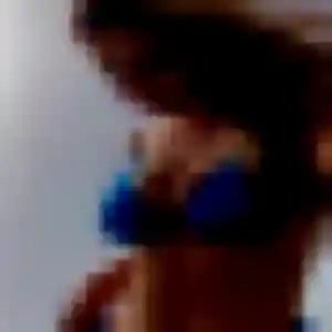 Photo sexy de Oumy, 23 ans à Saint-Julien-de-Concelles - plan discret