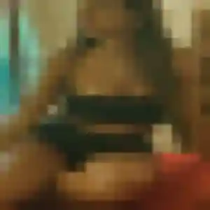 Rejoins Omotola, 26 ans à Saint-Martin-aux-Buneaux en t'inscrivant
