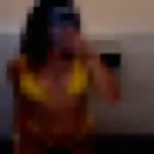 Xénia, 42 ans, disponible à Tresserre pour un plan cul