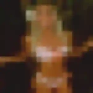 Éva, 26 ans, connectée à Village-Neuf pour une rencontre coquine