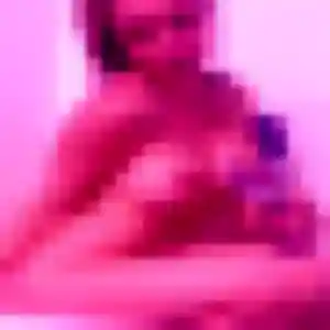 Akinyi, 23 ans, connectée à Villefranche-sur-Saône pour une rencontre coquine